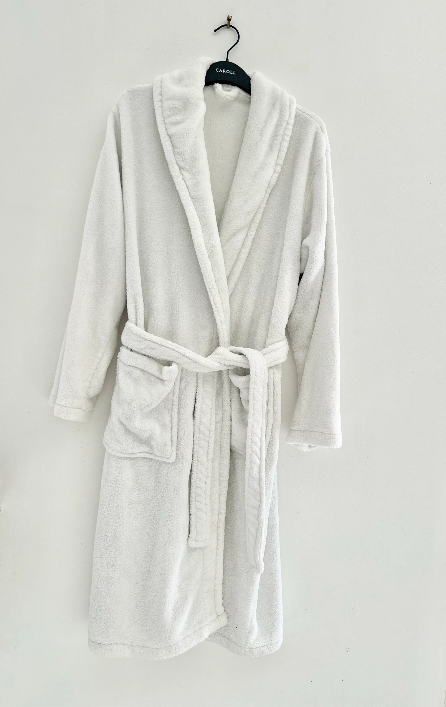 Roupão branco liso de pelúcia com cinto de amarrar – photo 5